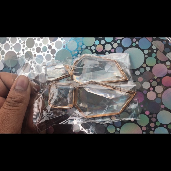 Earrings - Picture 3 of 4